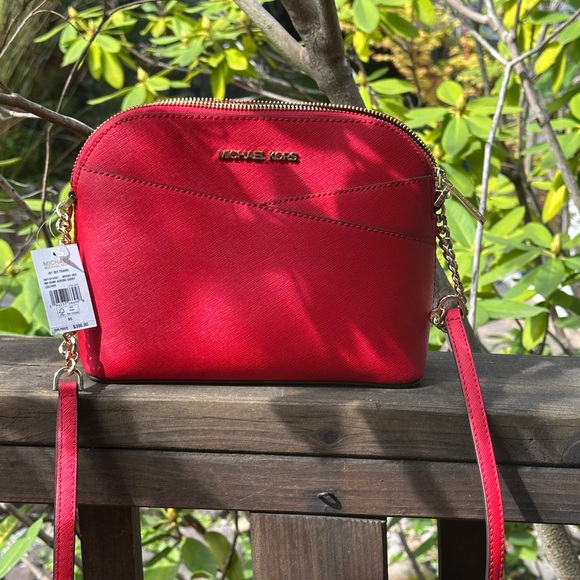 NWT Michael Kors Jet Set Travel Bright Red Leather Bag - Picture 2 of 16